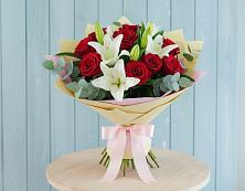 Букет цветов из:  Лилии и Розы в Елань-Колено