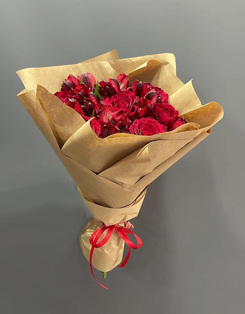 Букет цветов из: Альстромерии и Розы в Елань-Колено