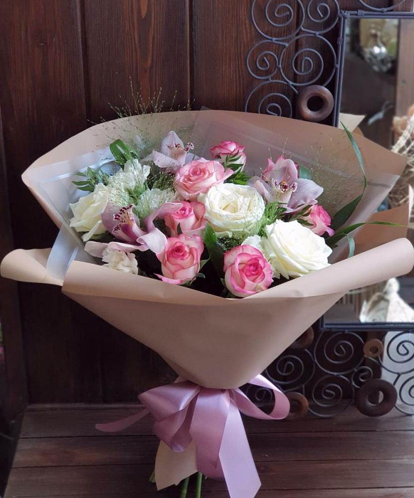 Букет цветов из: Гвоздики, Орхидеи, Розы и Хризантемы в Елань-Колено