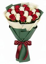 Букет Микс из красных и белых роз в Елань-Колено