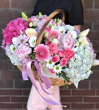 Композиция солнечный день в Елань-Колено Цветочная композиция из Розы, Хризантемы, Пионы и Лизиантусы в корзине в Елань-Колено