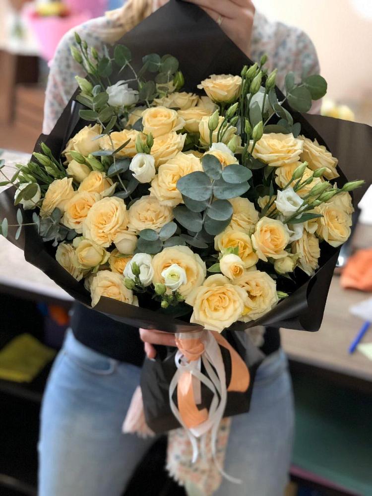 Букет цветов из: Розы и Лизиантусы в Елань-Колено