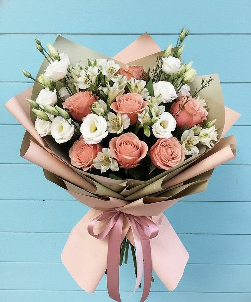 Букет цветов из: Розы, Альстромерии и Лизиантусы в Елань-Колено