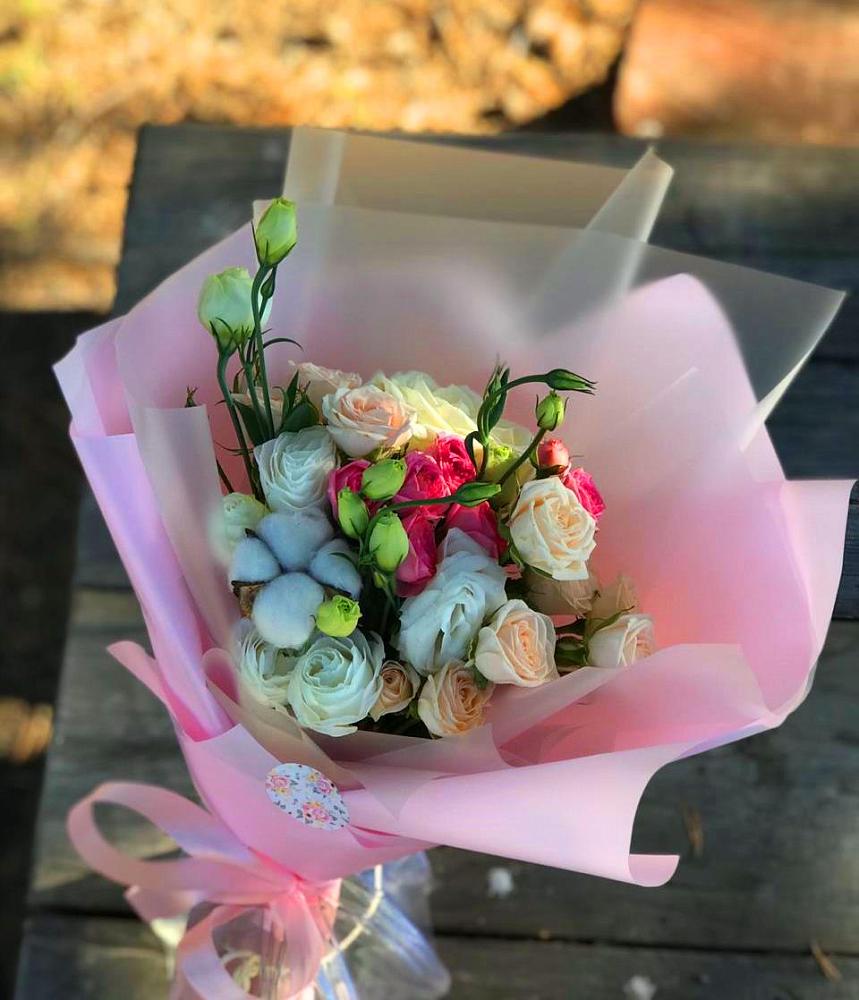 Букет цветов из: Розы и Лизиантусы в Елань-Колено