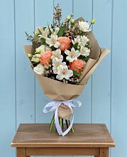 Букет цветов из:  Альстромерии, Лизиантусы, Розы и Хризантемы в Елань-Колено