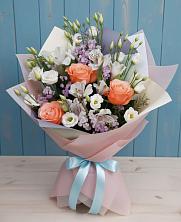 Букет цветов из:  Лизиантусы, Розы, Альстромерии и Гипсофила в Елань-Колено