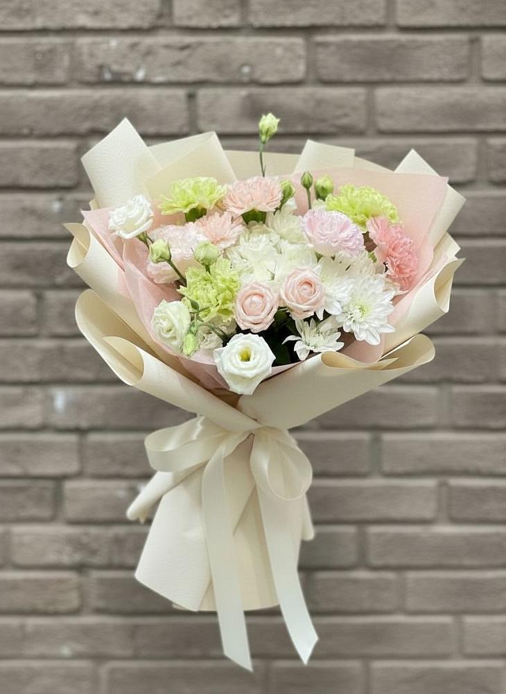 Букет цветов из: Гвоздики, Розы, Лизиантусы и Хризантемы в Елань-Колено