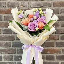 Букет цветов из:  Лизиантусы и Розы в Елань-Колено