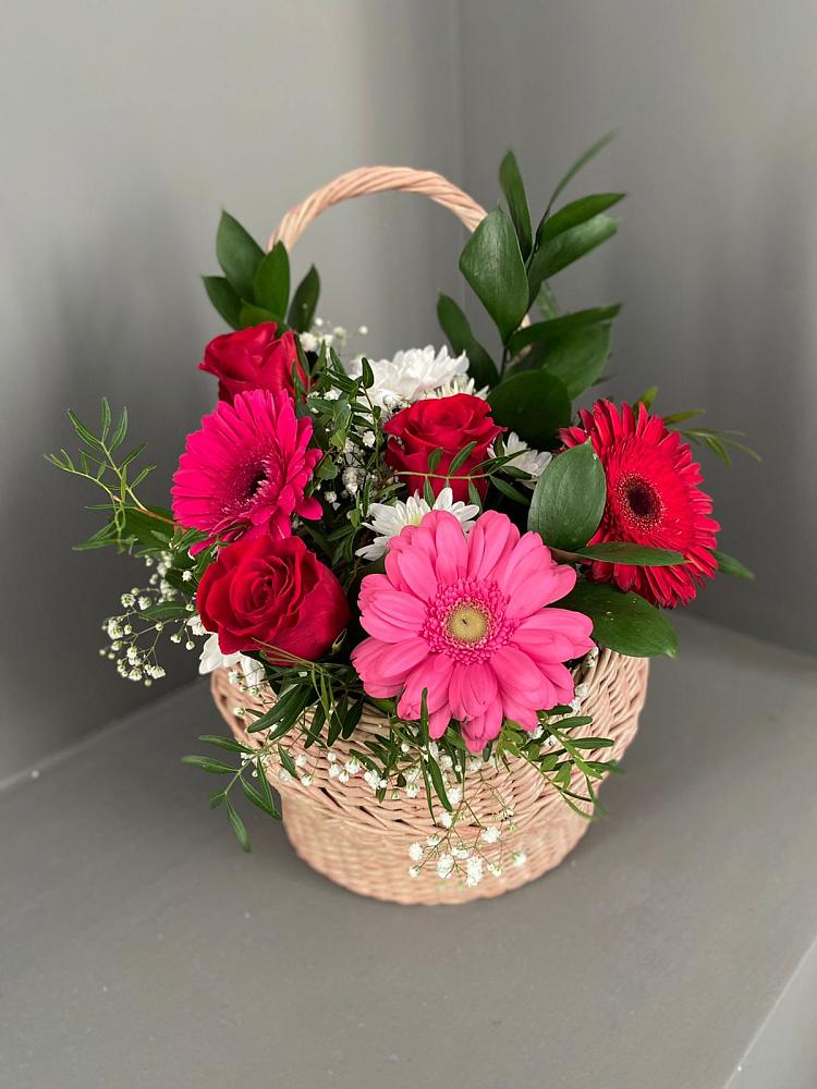 Цветочная композиция из Розы, Хризантемы и Герберы в корзине в Елань-Колено