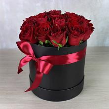 Цветочная композиция из Розы в шляпной коробке в Елань-Колено