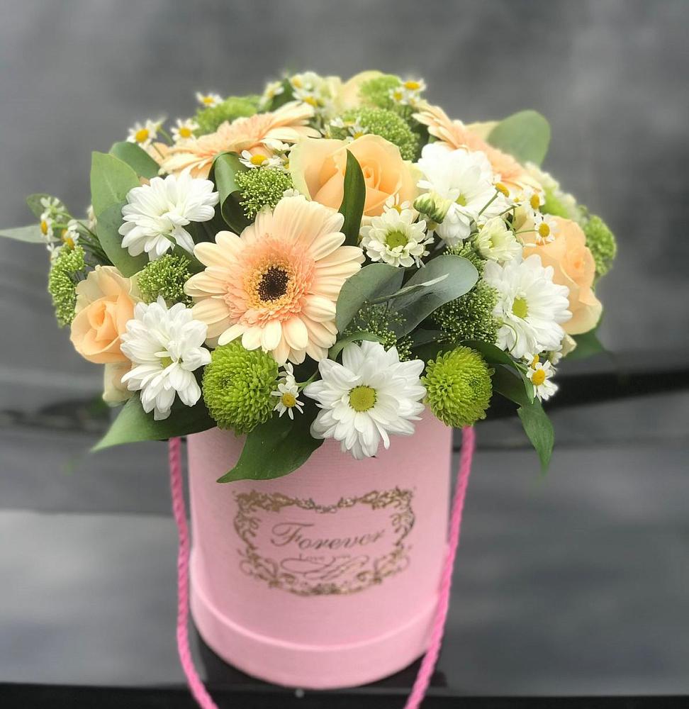 Цветочная композиция из Розы, Герберы и Хризантемы в шляпной коробке в Елань-Колено