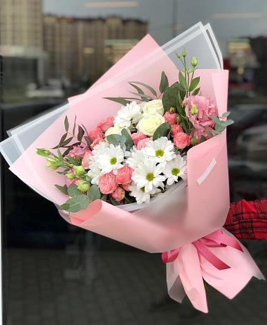 Букет цветов из: Розы, Лизиантусы и Хризантемы в Елань-Колено