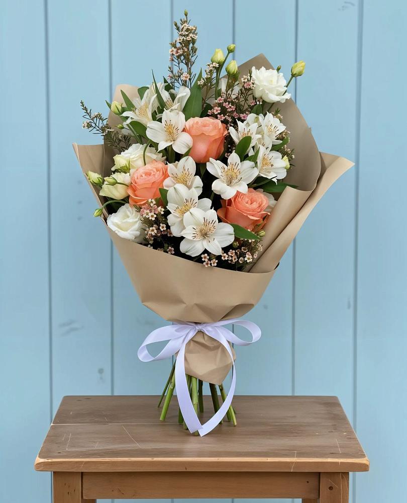 Букет цветов из: Альстромерии, Лизиантусы, Розы и Хризантемы в Елань-Колено