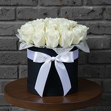 Цветочная композиция из Розы в шляпной коробке в Елань-Колено