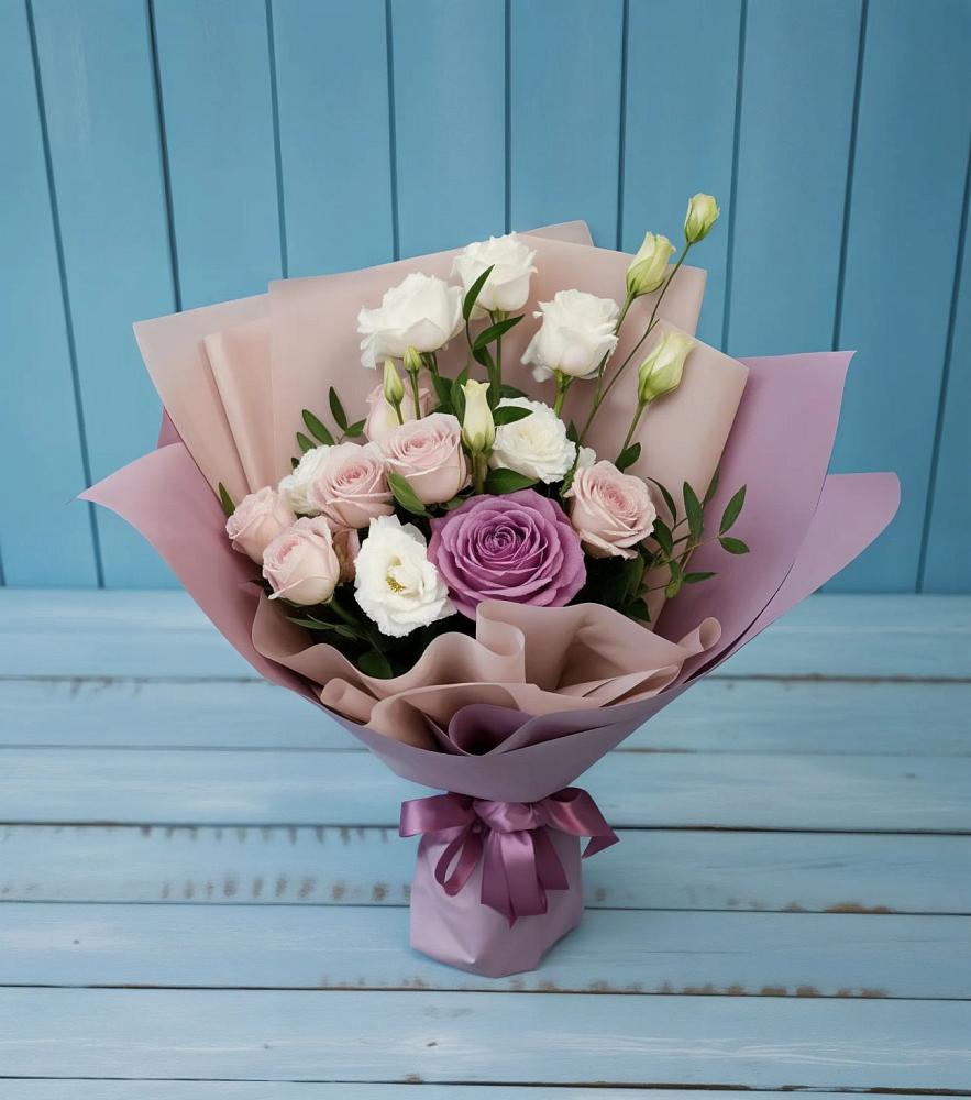 Букет цветов из: Розы и Лизиантусы в Елань-Колено